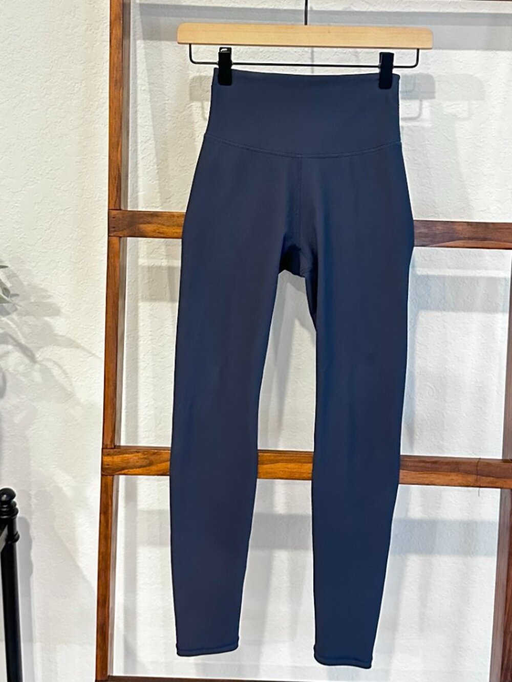 Wilo The Label Navy Ribbed High Rise Crop Leggings XS - Picture 5 of 8